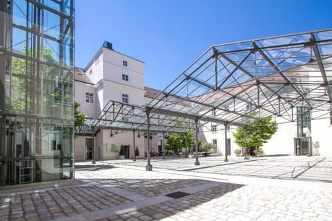 Patio, Facade/entrance