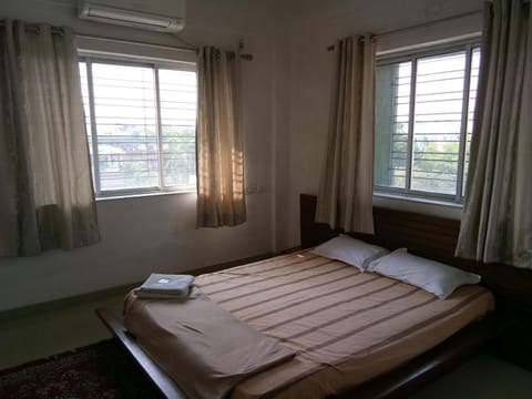 Contemporary 3BHK Apartment next to Acropolis Mall near Ruby Copropriété in Kolkata