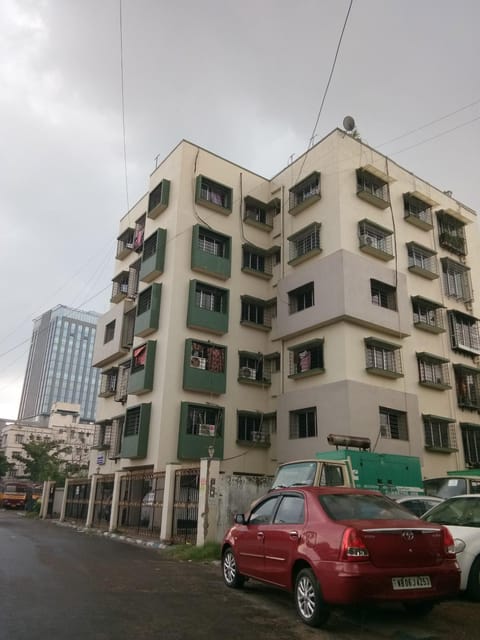 Contemporary 3BHK Apartment next to Acropolis Mall near Ruby Eigentumswohnung in Kolkata