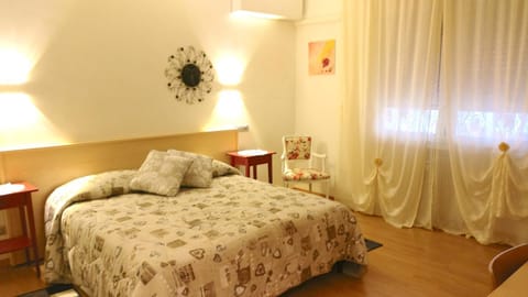Bed, Bed, TV and multimedia, View (from property/room), Other, Other, Photo of the whole room, Photo of the whole room, Decorative detail, Bedroom, Area and facilities, Family