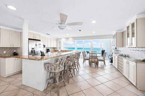 Kitchen or kitchenette, Sea view, oven, stove