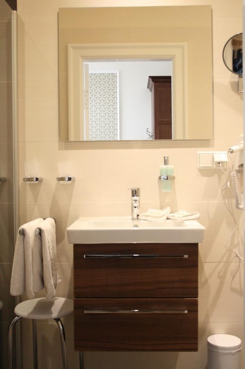 Bathroom, Photo of the whole room