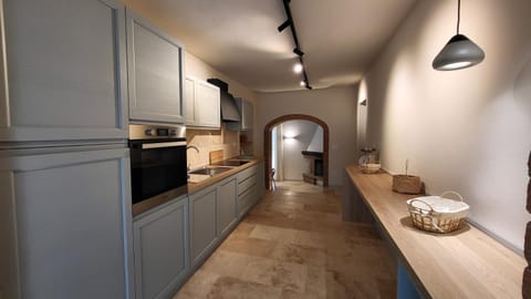Kitchen or kitchenette, oven, stove