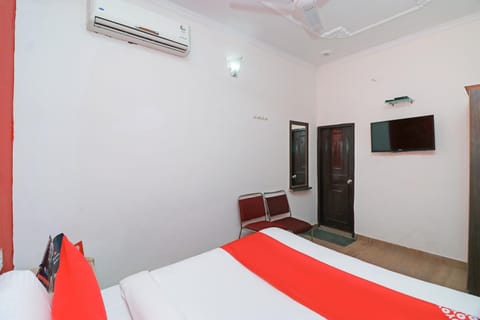 OYO Hotel Mahalaxmi Palace Hotel in Dehradun