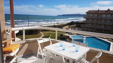 View (from property/room), Balcony/Terrace, Sea view