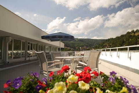 Patio, Facade/entrance, Neighbourhood, Balcony/Terrace, Mountain view