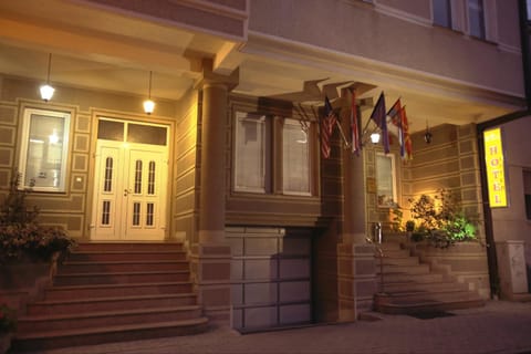 Facade/entrance