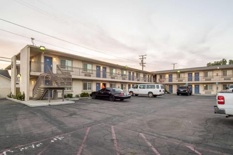 Motel 6-Mojave, CA - Airport Hotel in Sierra Nevada