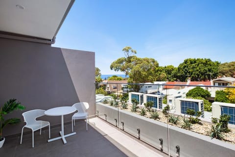 Balcony/Terrace, Seating area, Street view