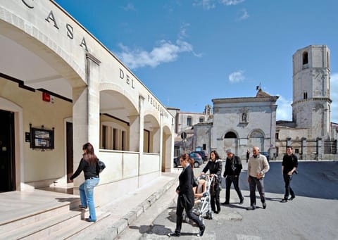 Property building, Facade/entrance, Day, People