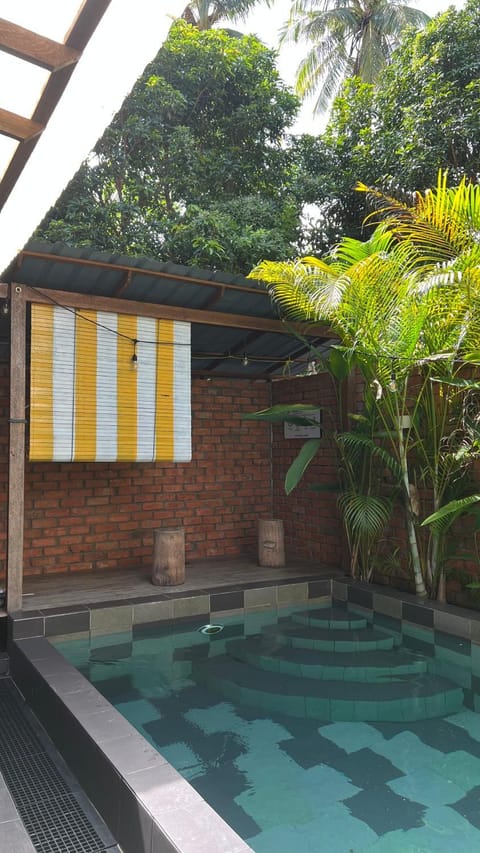 Kutum's Wooden House - Private Pool, Breakfast & Cafe Casa in Kedah