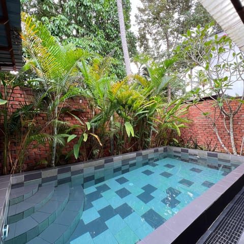 Kutum's Wooden House - Private Pool, Breakfast & Cafe Casa in Kedah