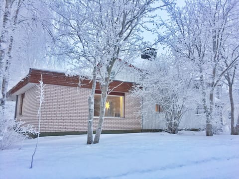 Property building, Facade/entrance, Winter