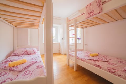 bunk bed