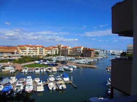 Property building, Natural landscape, Lake view, Sea view