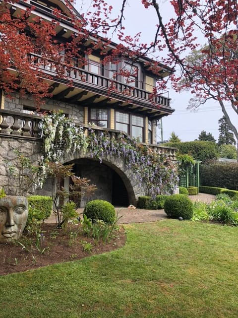 Prior Castle Inn Bed and Breakfast in Victoria