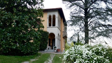 Facade/entrance, Garden view