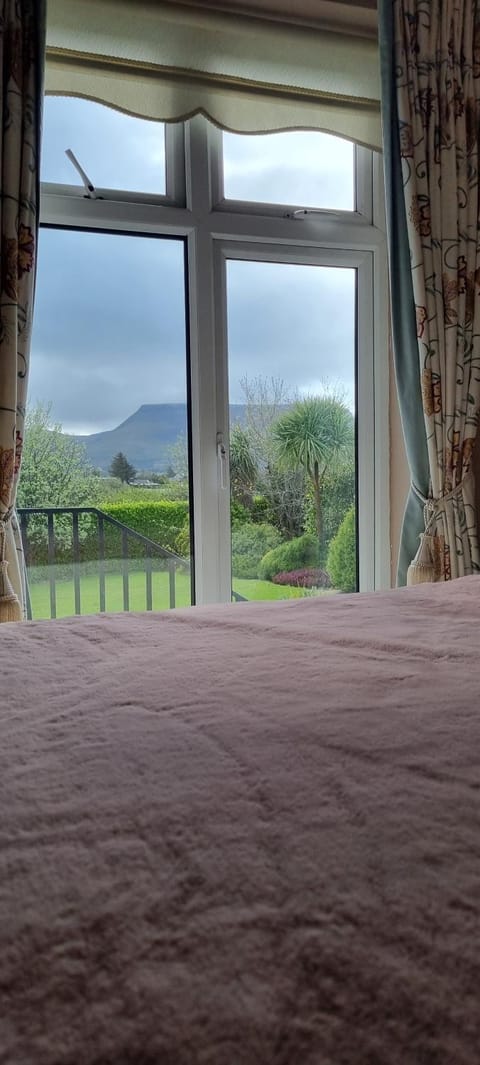Rowanville Lodge Bed and Breakfast in County Sligo
