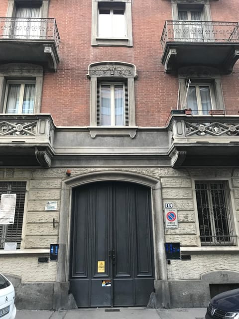 Mono Bordeaux Apartment in Turin