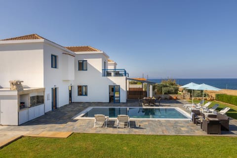 Property building, Day, Pool view, Swimming pool