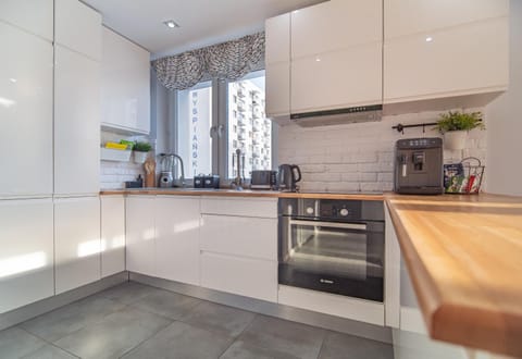 Kitchen or kitchenette, pet friendly, stove, stove, kitchen