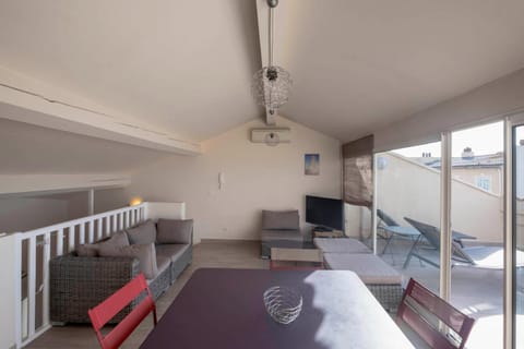 TV and multimedia, Living room, Dining area