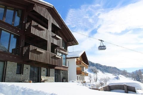 Property building, Skiing, Balcony/Terrace, Mountain view