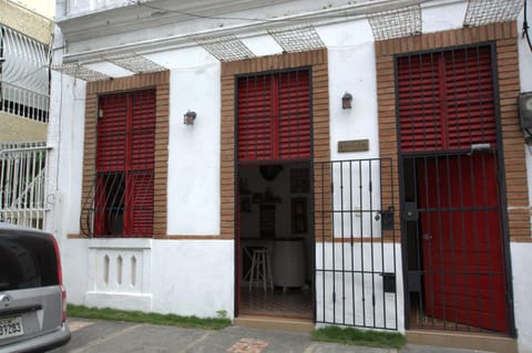 La Puerta Roja Guest House Bed and Breakfast in Distrito Nacional