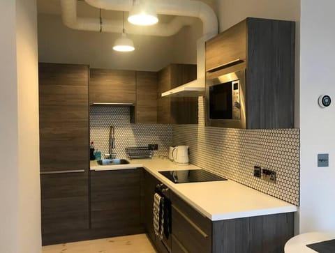 Relax In Style In Edinburghs Buzzing West End Apartment in Edinburgh