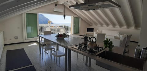 Penthouse by the Sea Apartment in Levanto