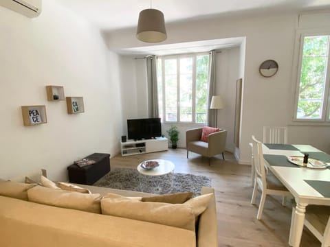 Stylish two-bedroom apartment -StayInAntibes - 5 Soleau Condo in Antibes