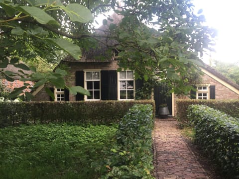 Property building, Facade/entrance, People, Garden, Street view, Family