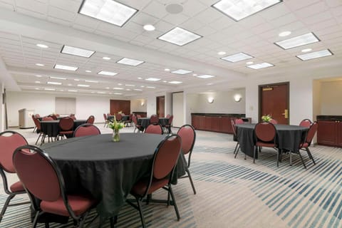 Banquet/Function facilities, Meeting/conference room