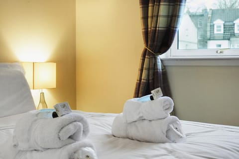 Nearby landmark, Restaurant/places to eat, Day, Neighbourhood, Natural landscape, Winter, View (from property/room), Beach, Tennis court, Bedroom, On site, City view, Supermarket/grocery shop, Shopping Area, Swimming pool, Inner courtyard view