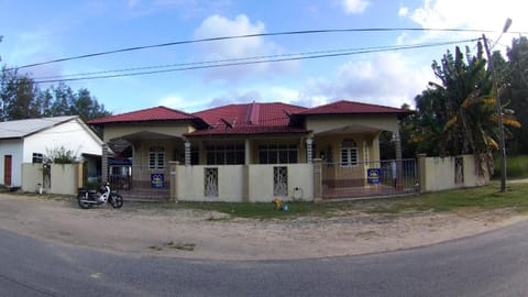 Facade/entrance, Day, Bedroom, On site, Sea view, Sea view