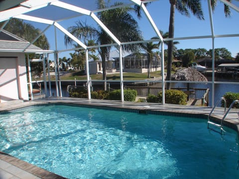 Hidden Harbor SW Cape- waterfront private home locally owned & managed, fair & honest pricing Chalet in Cape Coral