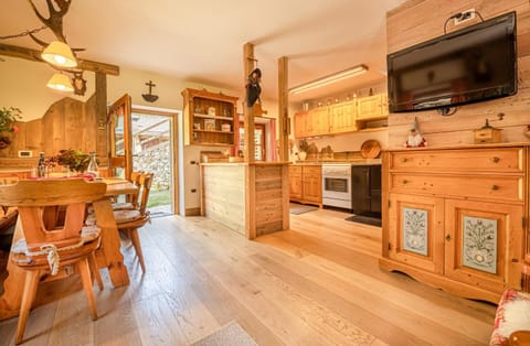 Kitchen or kitchenette, Living room