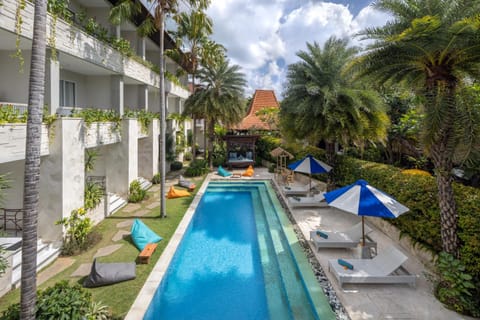 Garden, Garden view, Pool view, Swimming pool, sunbed