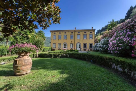 Coselli's luxury Villas Chalet in Capannori