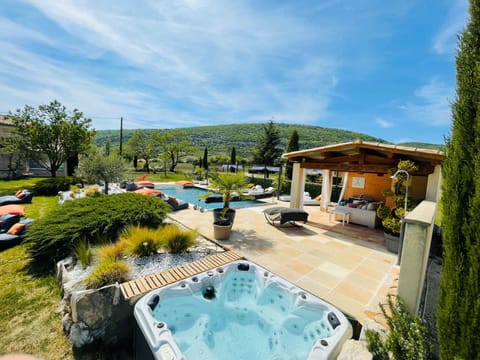 La Bastide des Bourguets, Mont Ventoux - Adults Only Bed and Breakfast in Sault