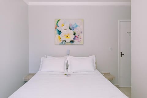 Bed, Photo of the whole room, Decorative detail, Bedroom