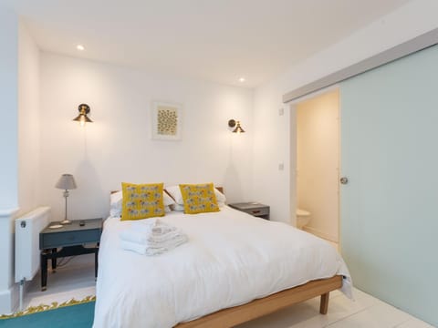 Dale House - Vivre Retreats Apartment in Poole