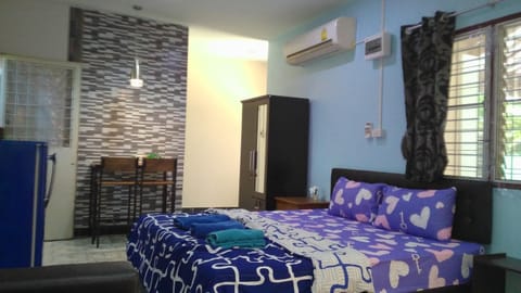 Studio with aircon n kitchen Condo in Choeng Thale