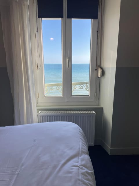 Bed, Photo of the whole room, Bedroom, Sea view