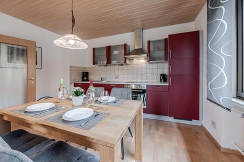 Kitchen or kitchenette, Dining area, oven, stove