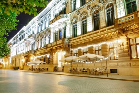 Facade/entrance, City view, Street view