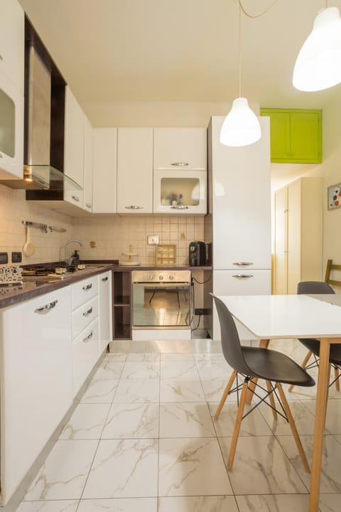 Kitchen or kitchenette, Dining area, dishwasher, stove