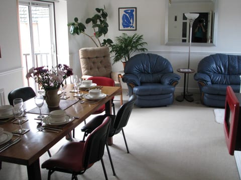 Day, Living room, Photo of the whole room, Seating area, Dining area, Area and facilities, furniture