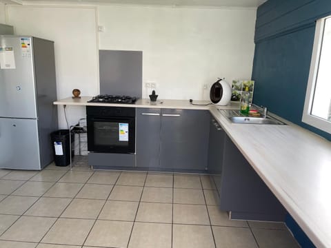 Kitchen or kitchenette, pet friendly, stove