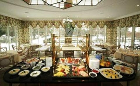 Restaurant/places to eat, Buffet breakfast